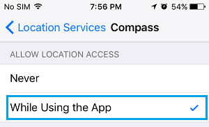 iPhoneのCompassアプリが位置情報にアクセスできるようにする。